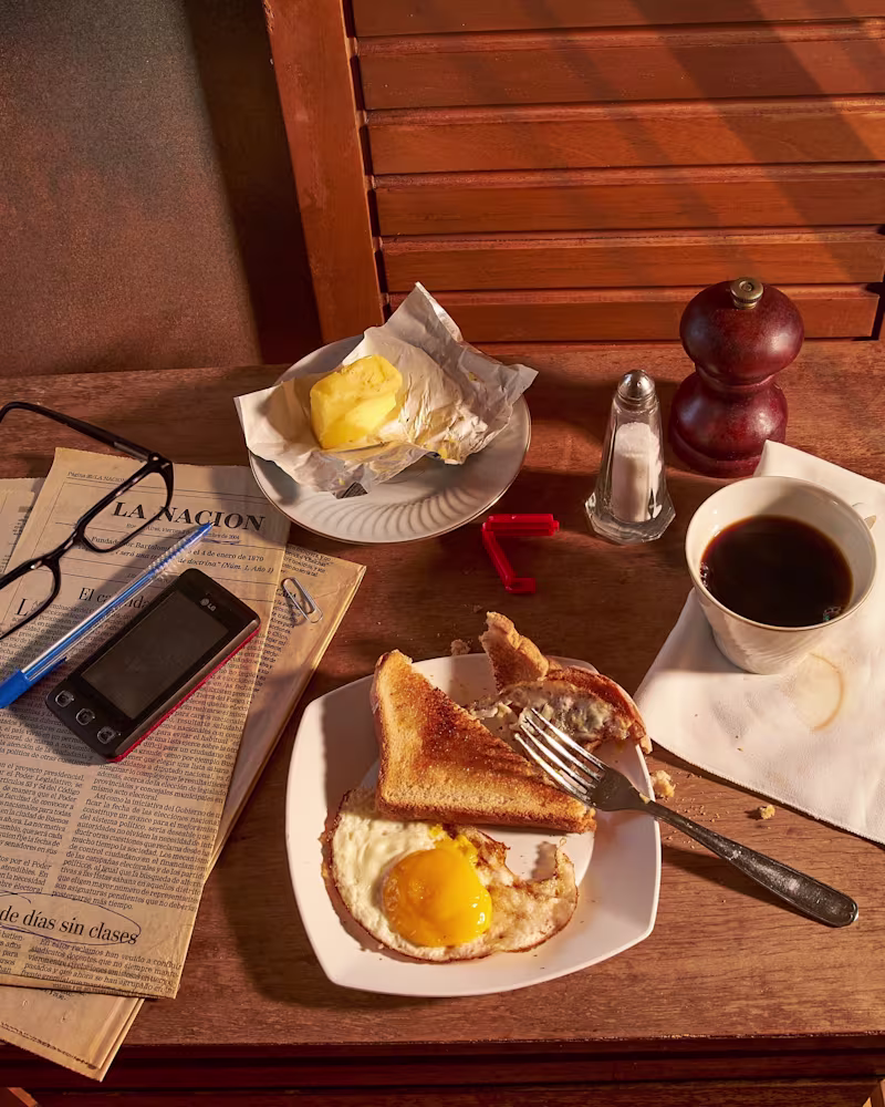 Cover image for Desayunos cansados
