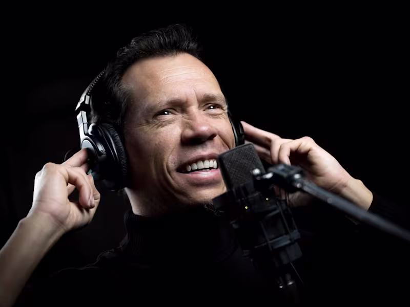 Cover image for SPANISH & ENGLISH VOICE OVER
