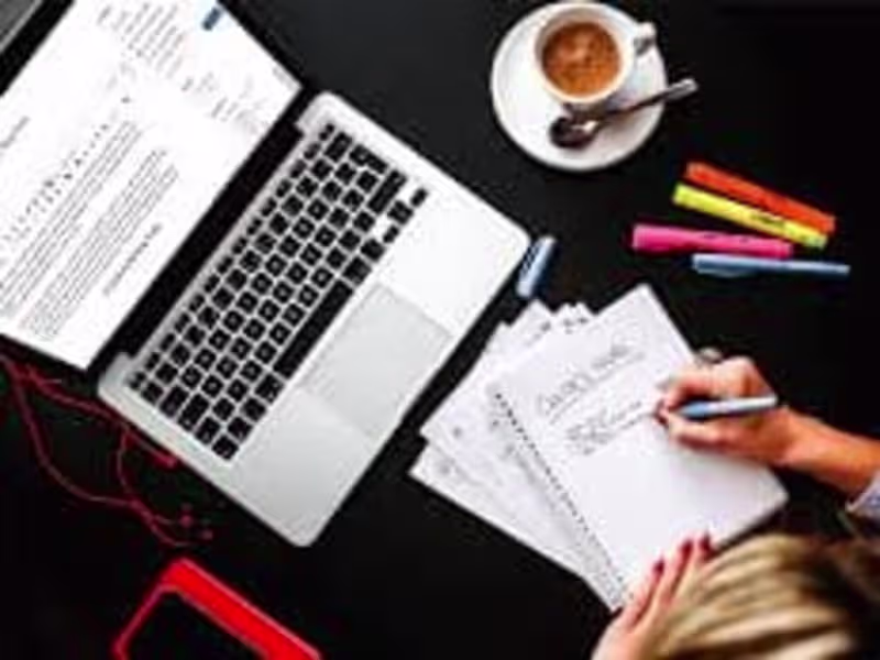 Cover image for "Engaging Blog Posts That Capture Attention and Drive Traffic"