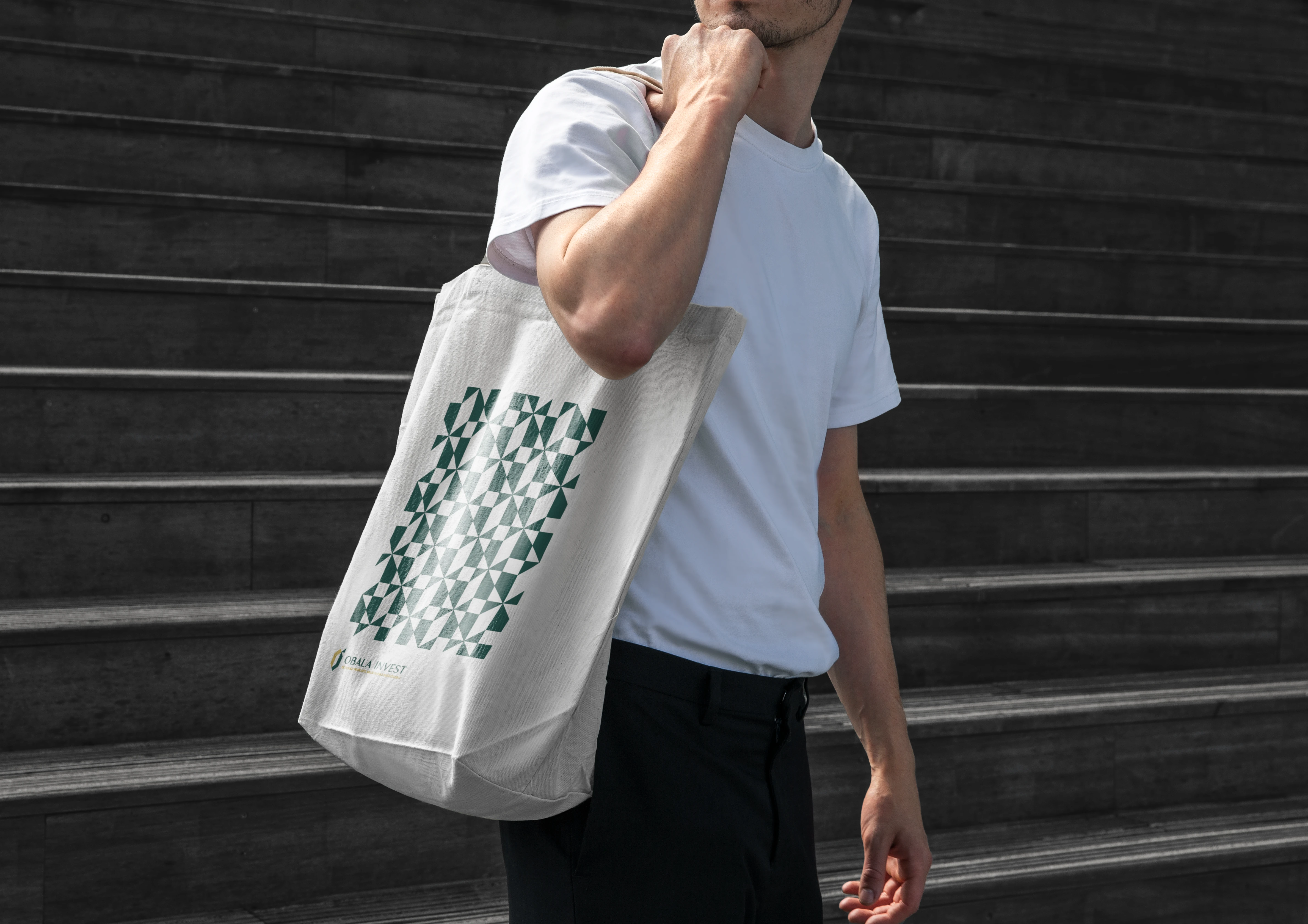 The brand pattern can be used as corporate gift ideas, like tote bags.