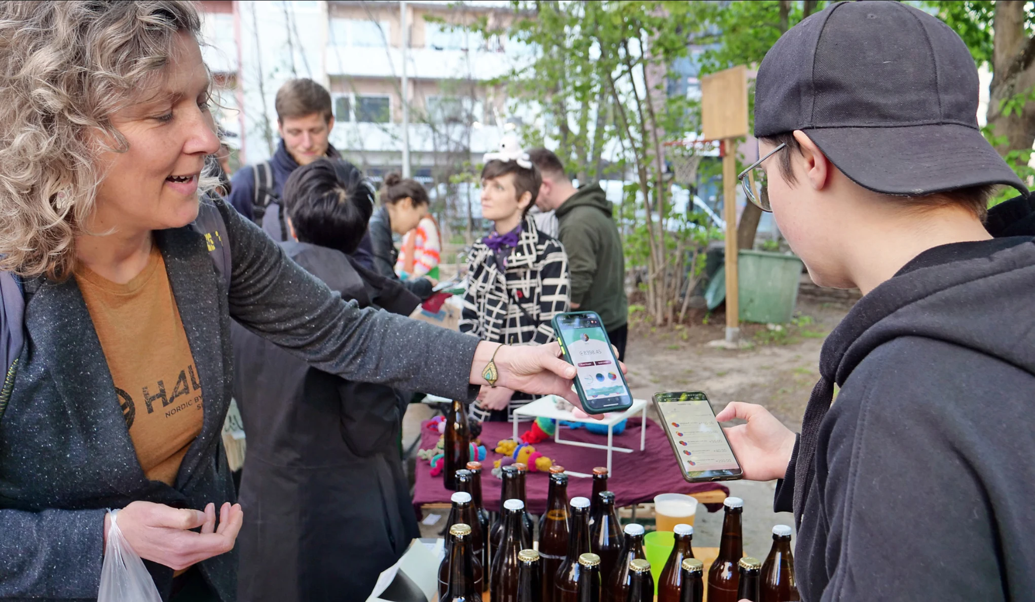 Live exchange of goods for Circles using the Circles App at our monthly Marketplace at MOOS in Berlin.