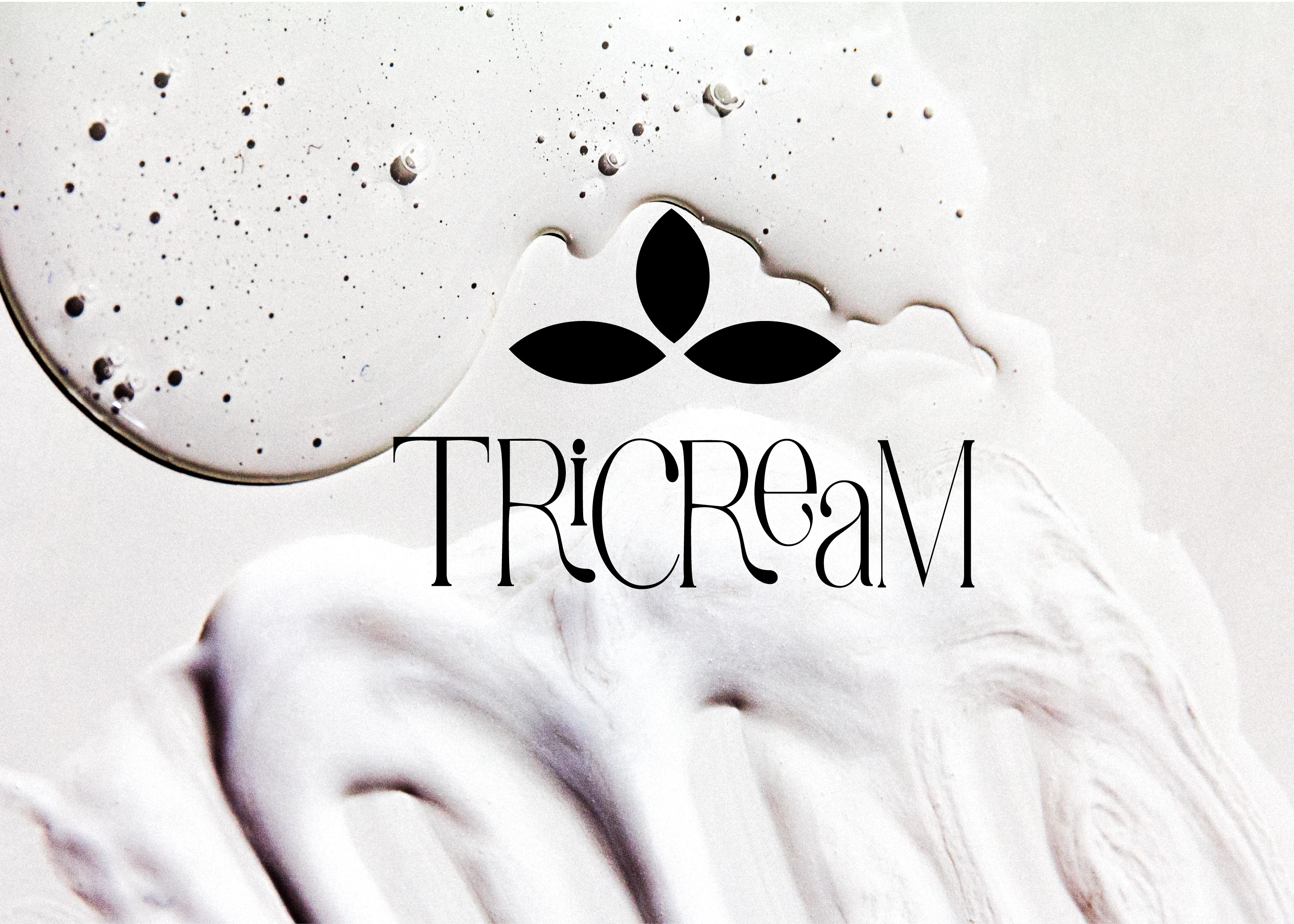 Tricream, an innovative cream brand with three unique products. I developed a modern and attractive visual identity, using a white, purple and blue colour palette that reflects Tricream's purity and sophistication. I designed the logo, labels and packaging, ensuring a consistent and elegant presentation. In addition, I conducted a professional photo shoot of the product, capturing its essence and quality. 