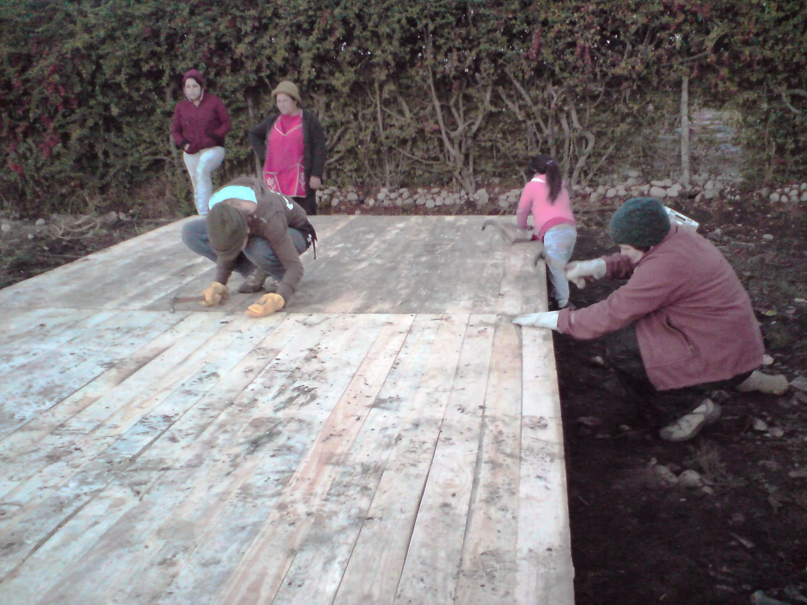 Setting the floor for a mediagua at Romeral, Chile, May 2010. Photo by Ben Angel.