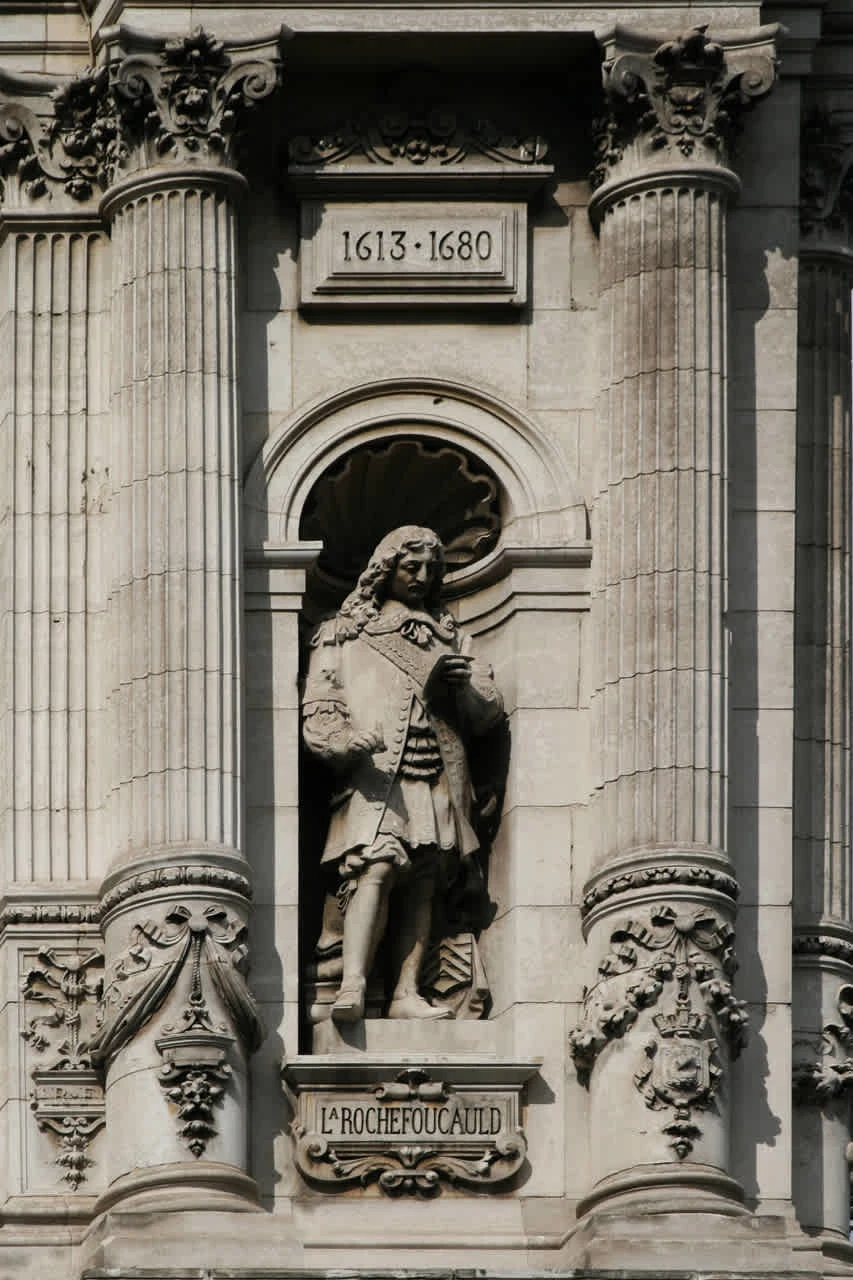 Statue of La Rochefoucauld on the facade of the Hôtel de Ville (City Hall) in Paris. Photo by Remi Jouan via Wikimedia Commons.