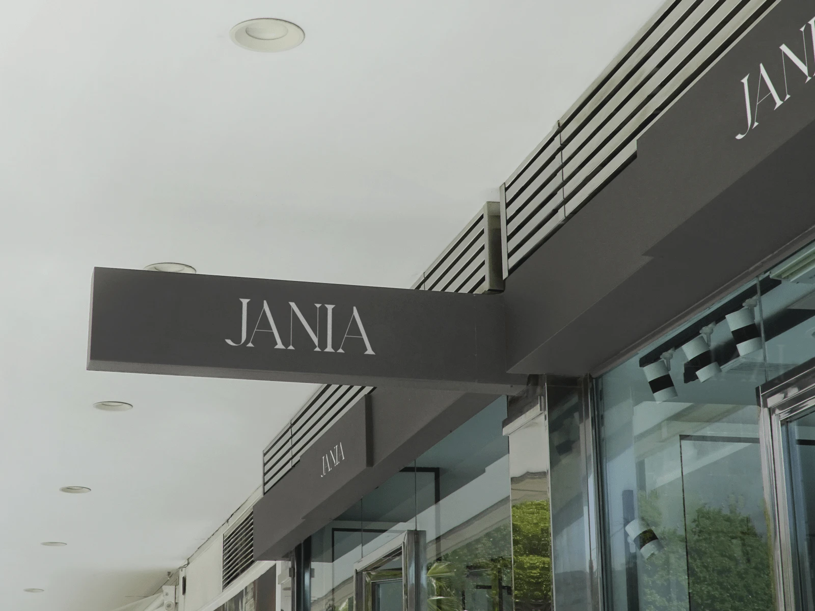 JANIA store sign