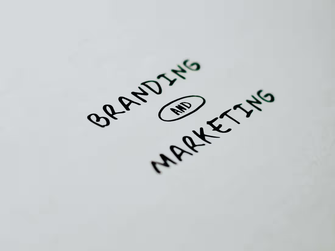 Cover image for A good identity makes brand good.