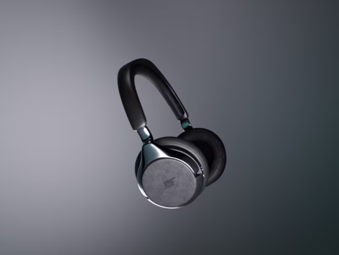Cover image for Headphones modeled and animated in Blender