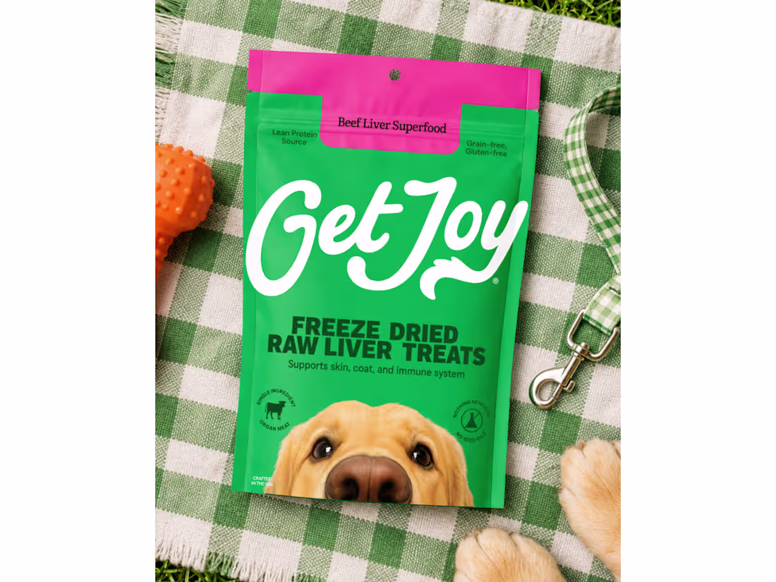 Cover image for Only the essentials. Treats, leash,