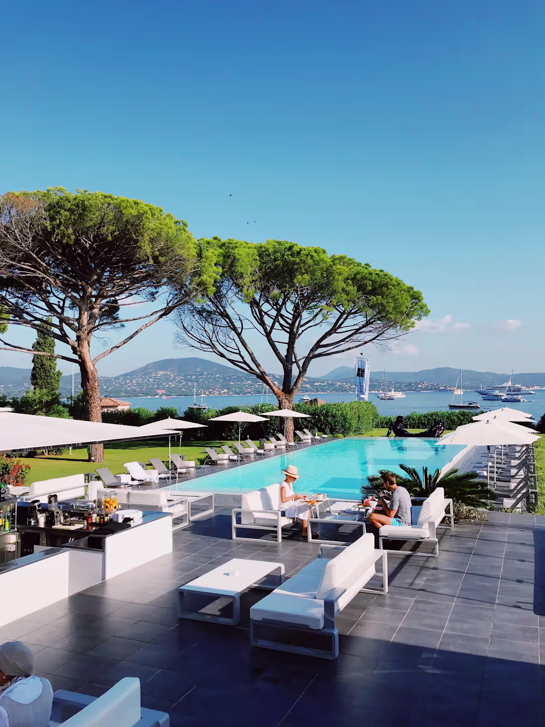Cover image for Art-Driven Transformation in Luxury Hotels