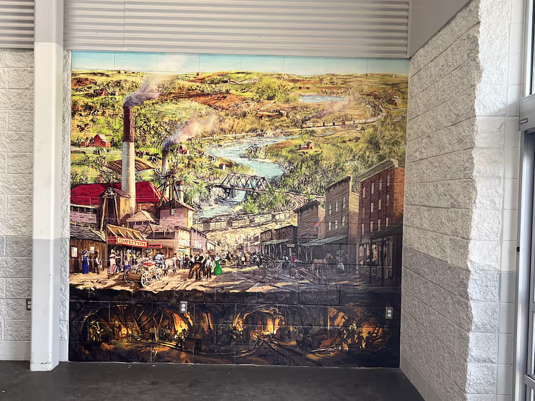 Cover image for Mural: History of a Mining Town