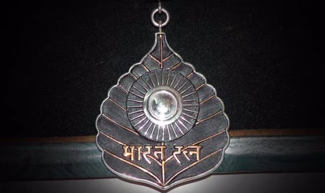 Cover image for BHARAT RATNA
