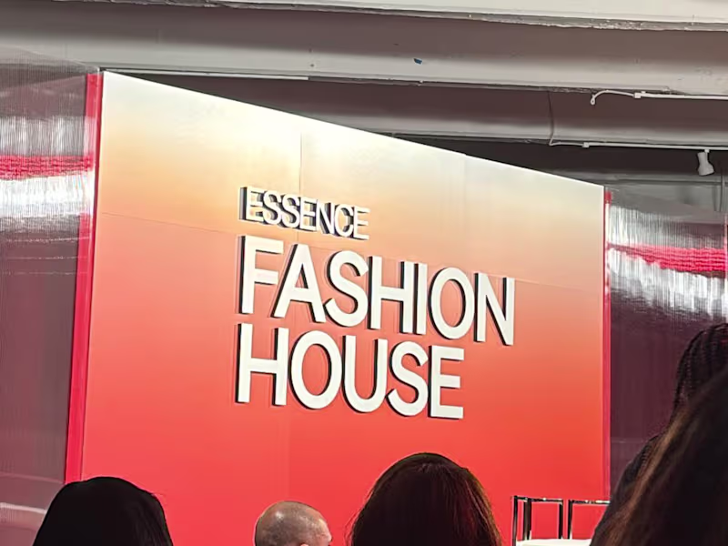 Cover image for Essence Fashion House