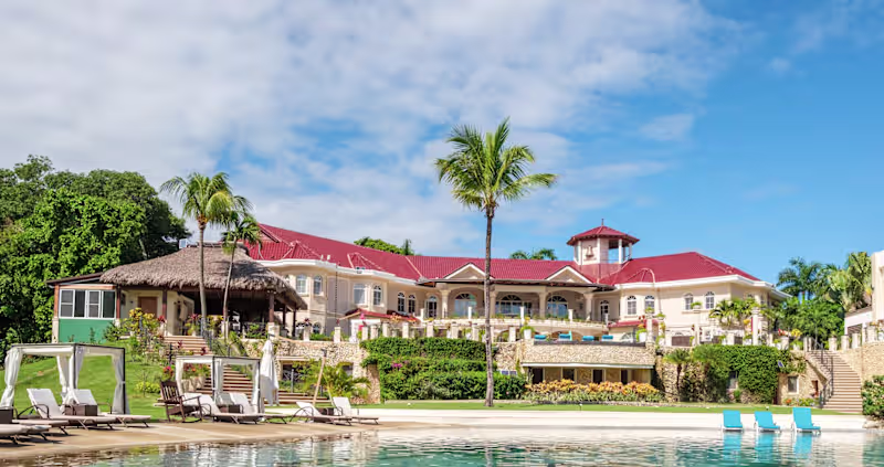 Cover image for Waterfront Villa Architectural Photography
