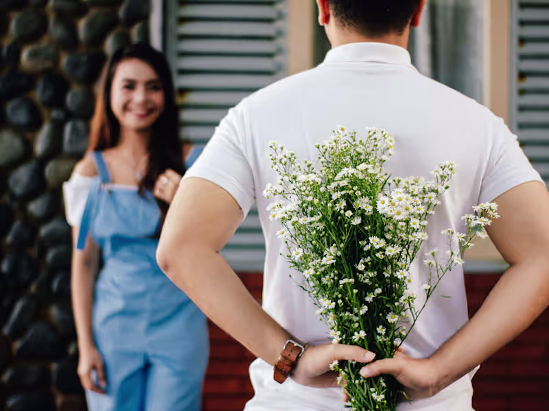 Cover image for 8 Tips to stay safe while online dating 