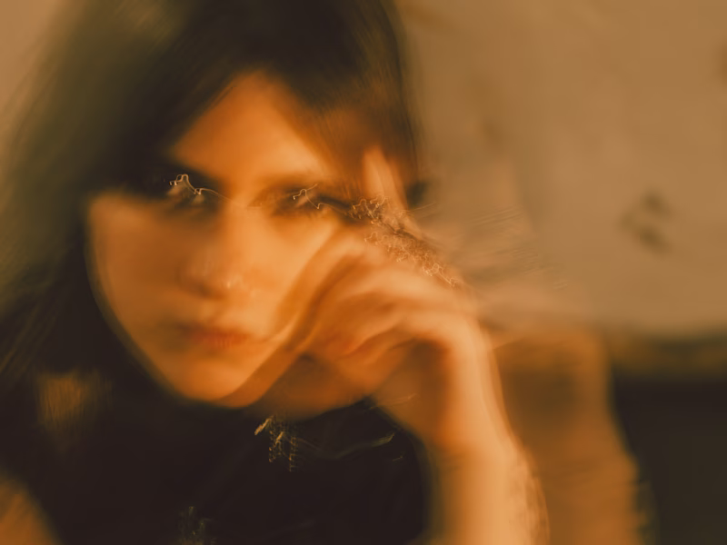 Cover image for Portraying Caro R.D. through contrast