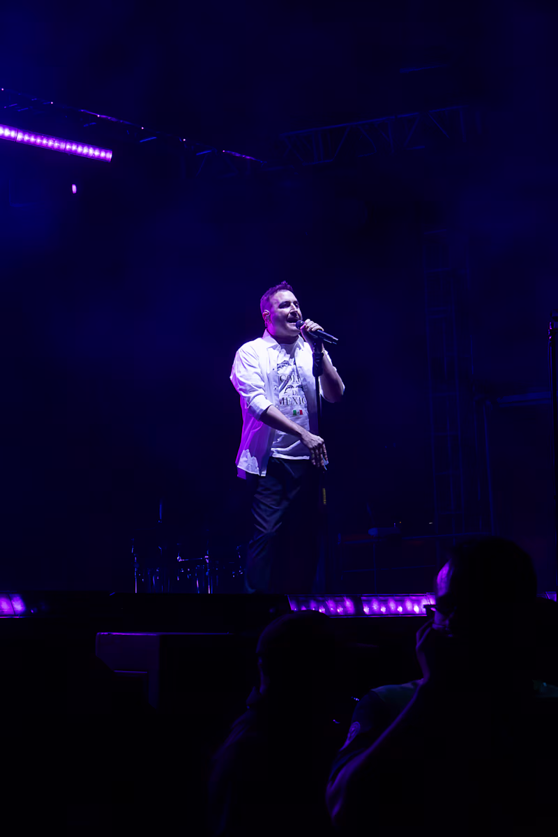 Cover image for A selection of live concert