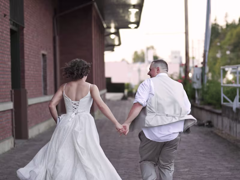 Cover image for Short Love Wedding Videos With an Intimate and Dynamic Narrative