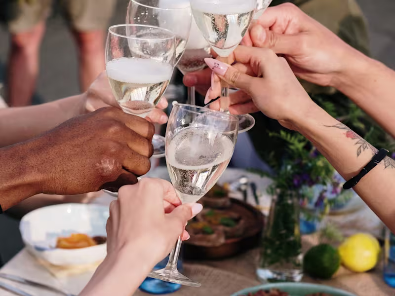 Cover image for The Truth About Liquid Courage: Find Confidence Without Alcohol