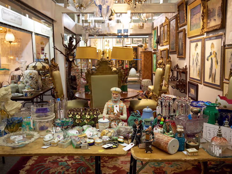 Cover image for Quality Handmade Carpet and Antiques