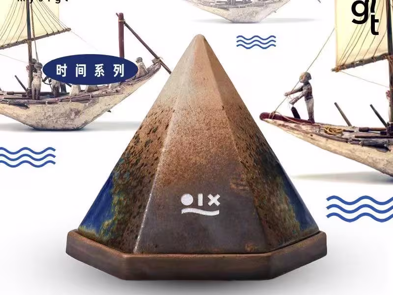 Cover image for Reversible Pyramid Candle — Product Innovation