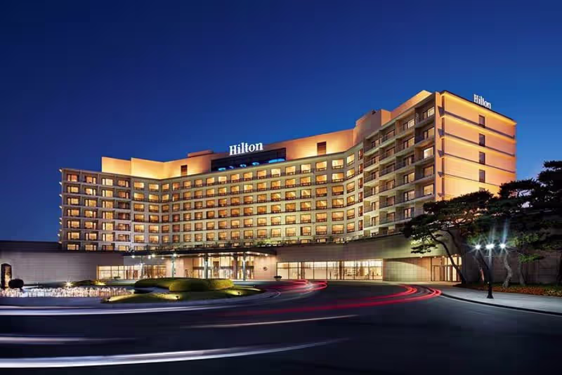 Cover image for 6 Hotel Social Media Strategies to Steal in 2023 (With Examples)