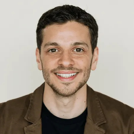 Michael Nazari's avatar