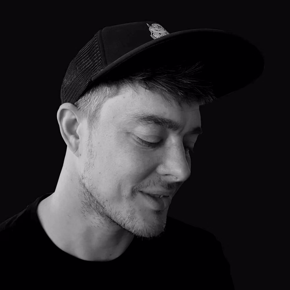 Chris  Carruthers ✦