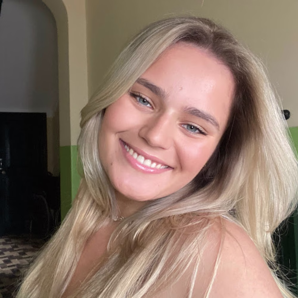 Ana Beatriz Oliveira