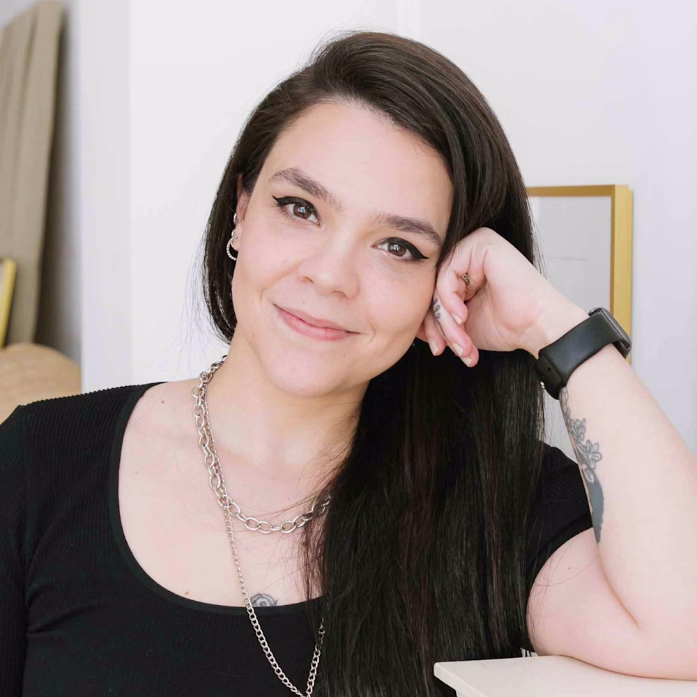 Juliana Holly
