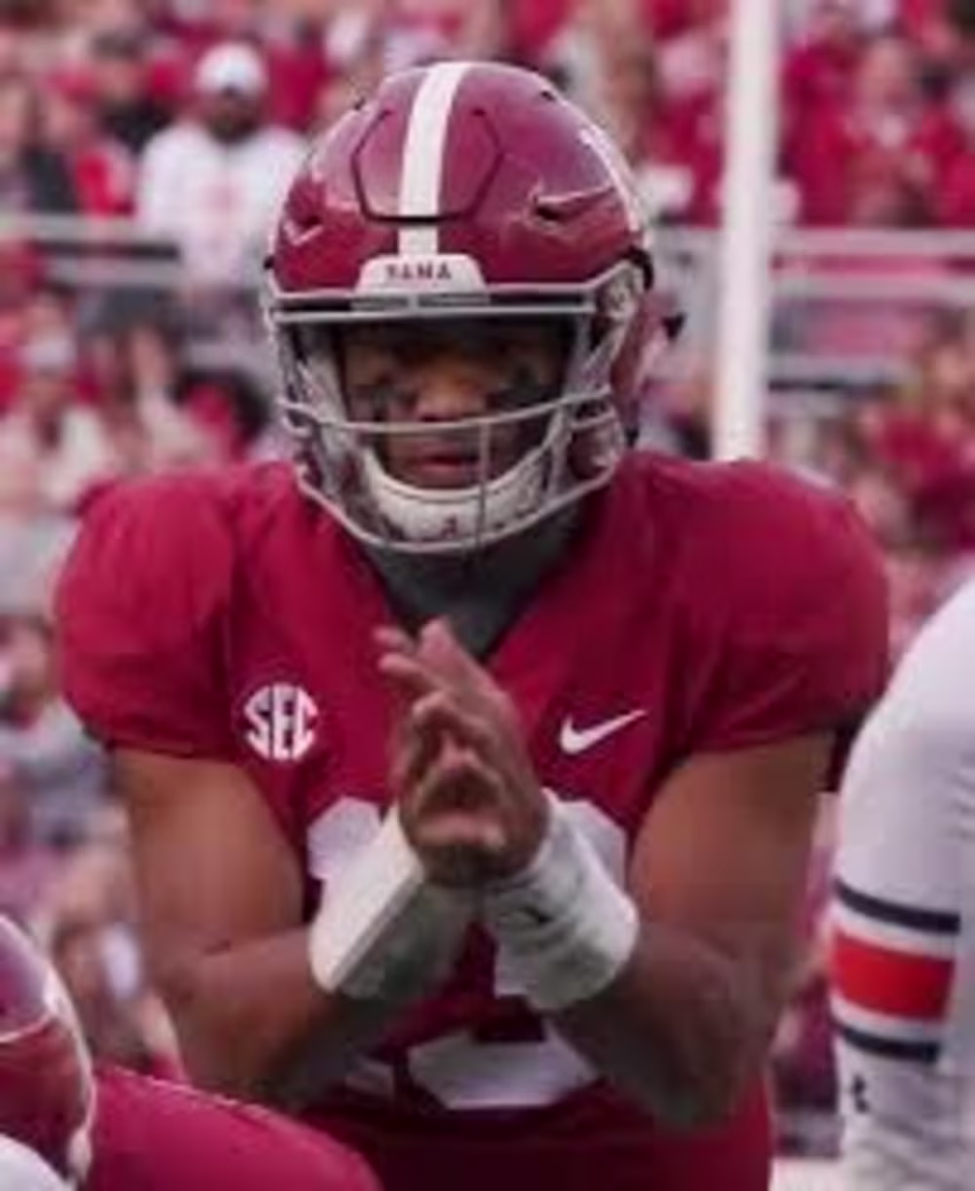 Cover image for Tua Tagovailoa pre-snap versus the Auburn