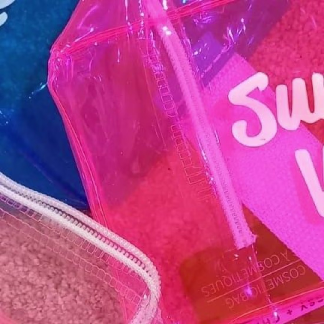 Cover image for mokka🤍 on Instagram: “BEAUTY BAGS de plástico muy cómodas y li…