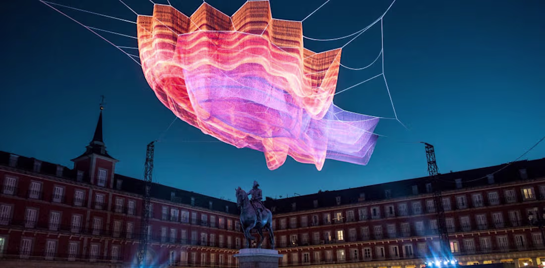 Cover image for A sculptor of wind explains how to make fiber dance far above c…