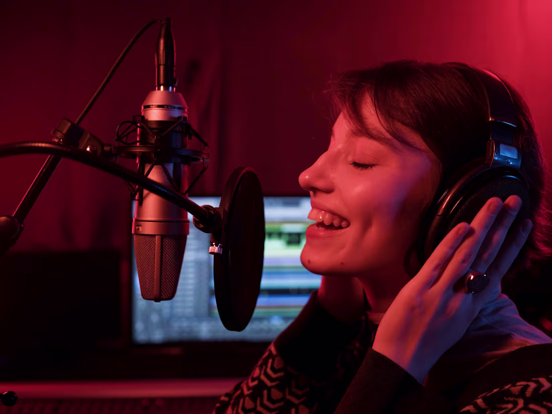 Cover image for I will do Hindi, English voice over