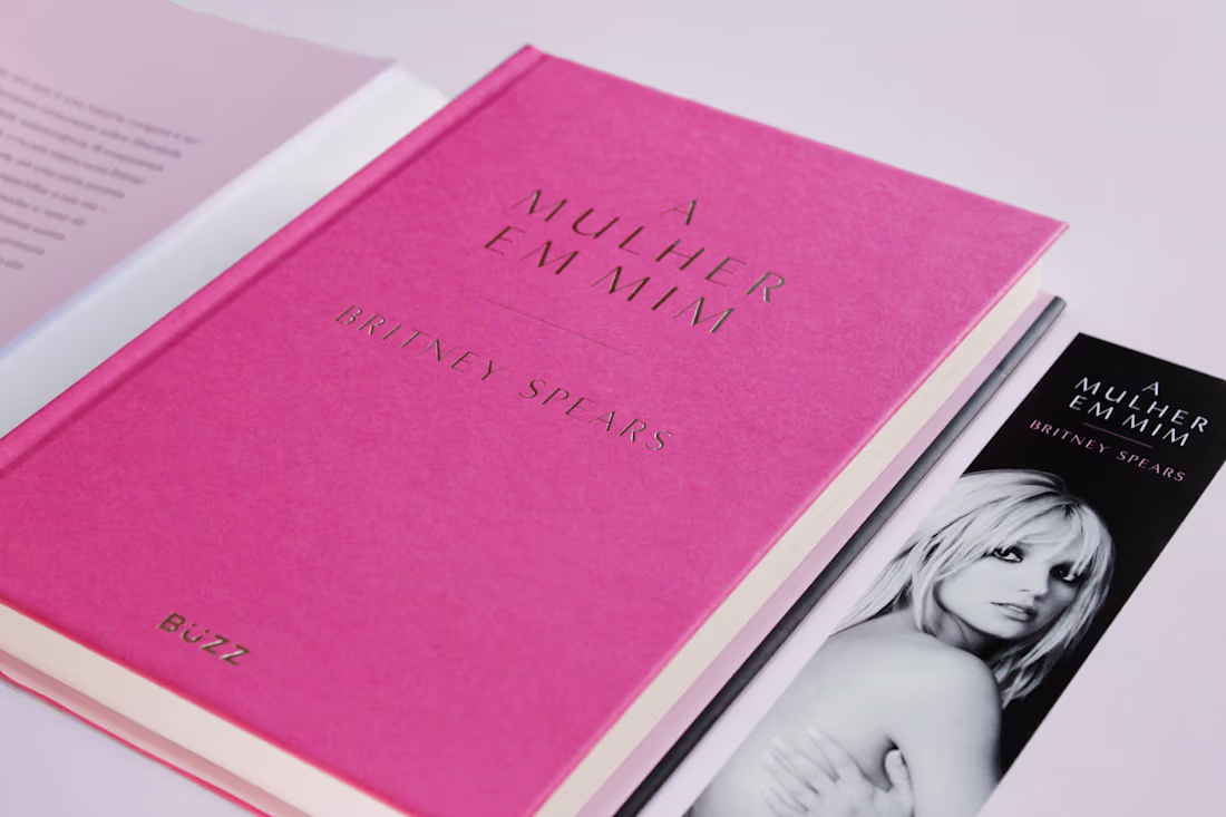 Cover image for A mulher em mim ["The Woman in Me", Brazilian edition]