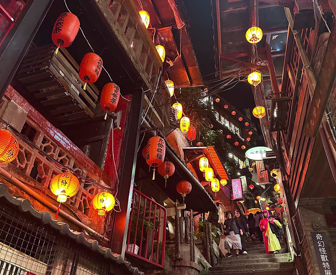 Cover image for Mastering Mandarin: A Year of Transformation