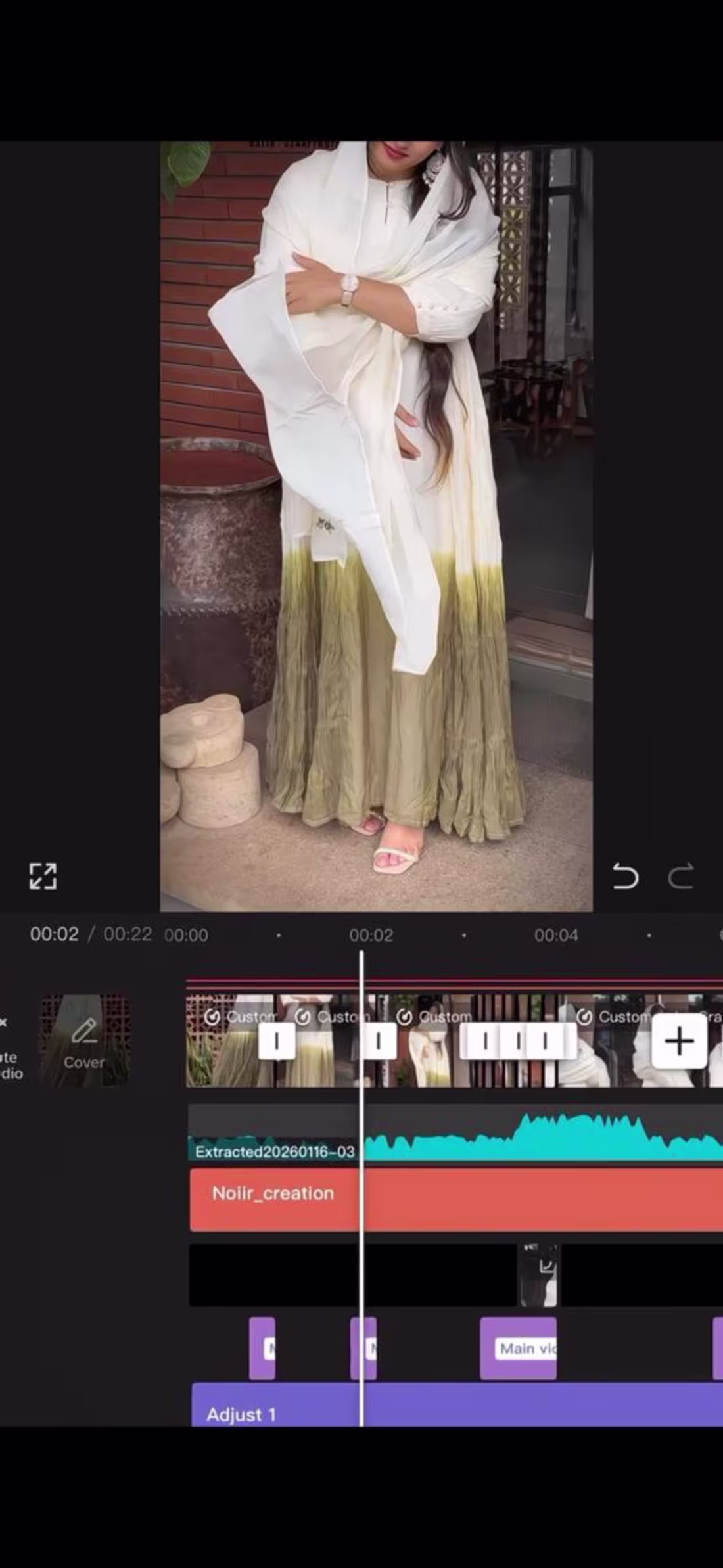 Cover image for turning ordinary clips into eye