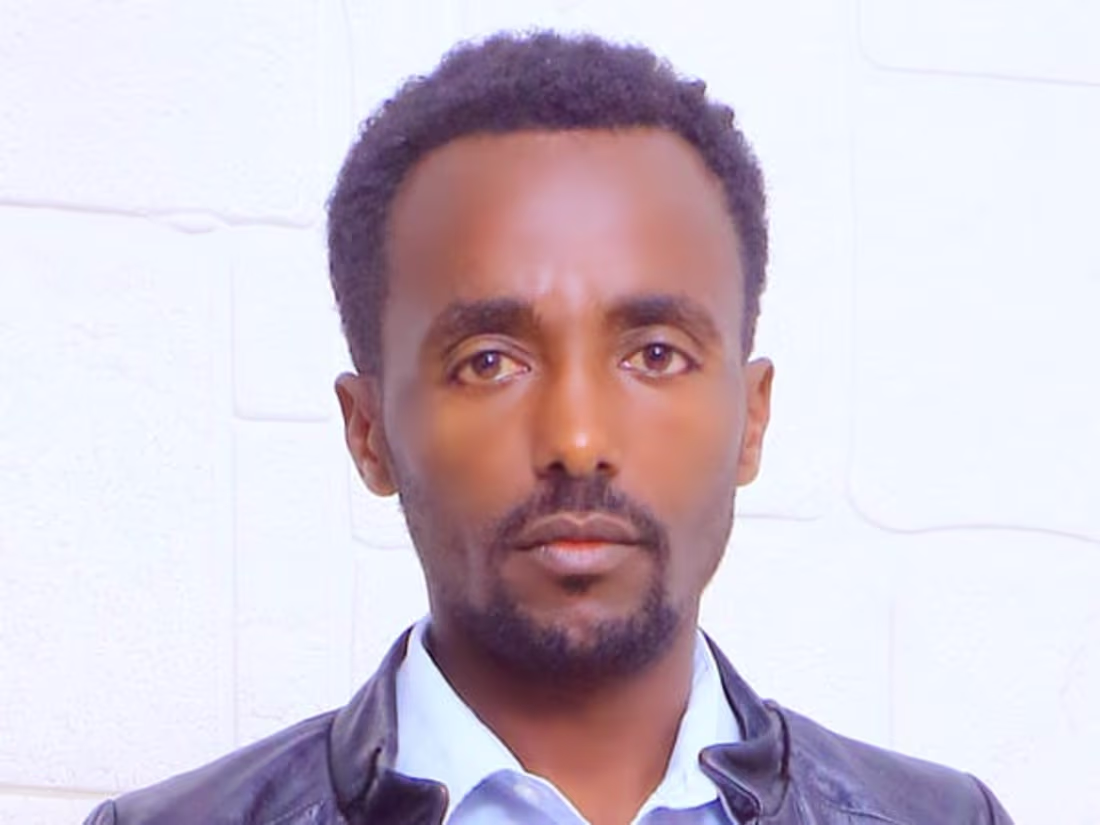 Cover image for Singer ATILE ALIYE