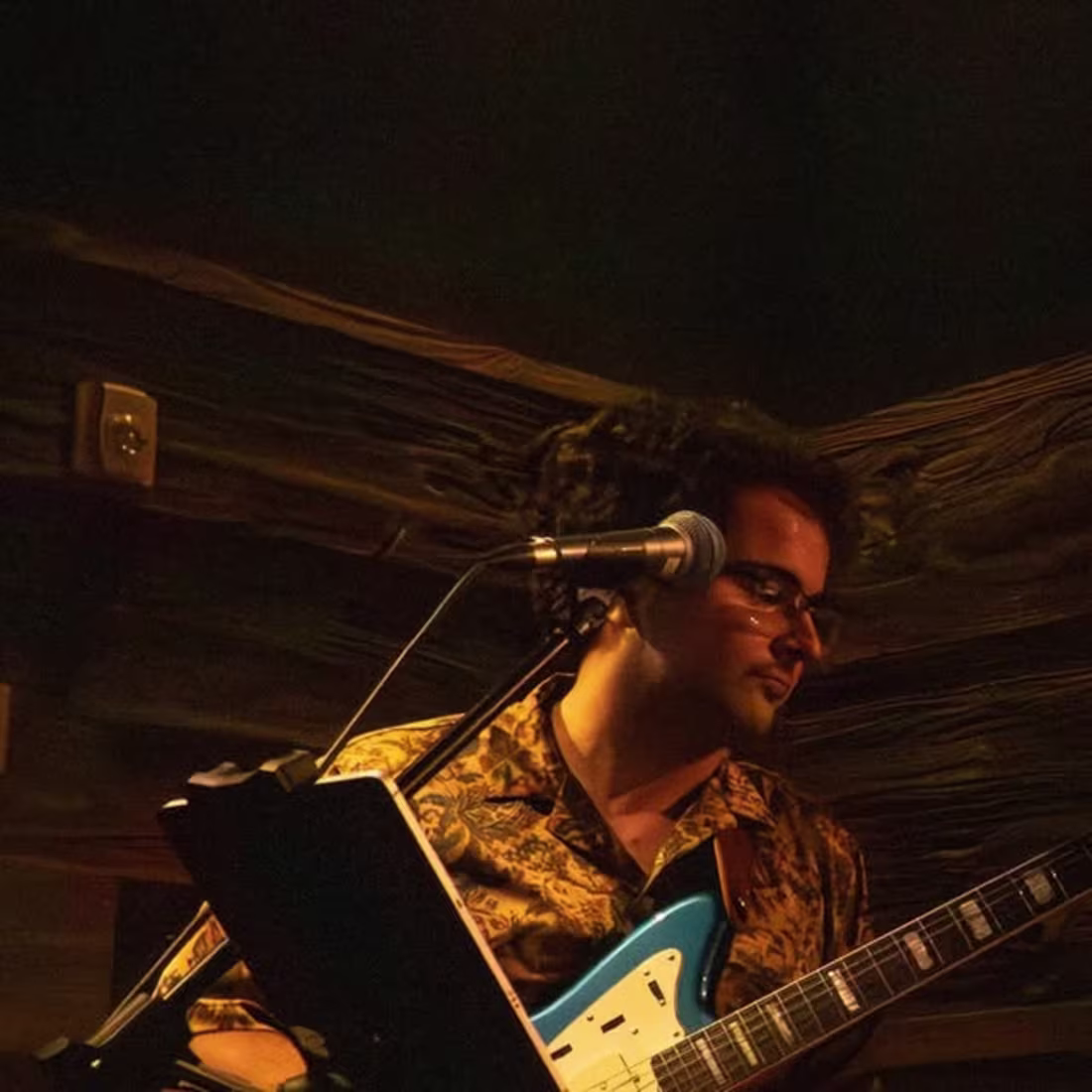 Cover image for Live event photography for Jo and the Highland Express