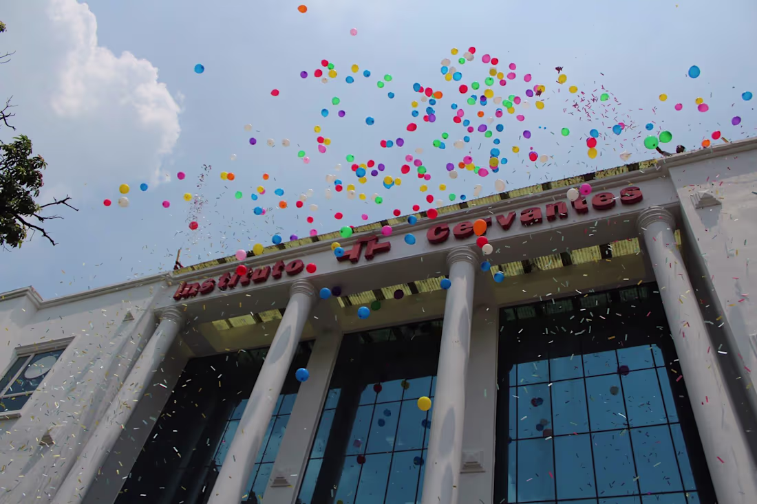 Cover image for Article writing in Spanish for digital news and content creators