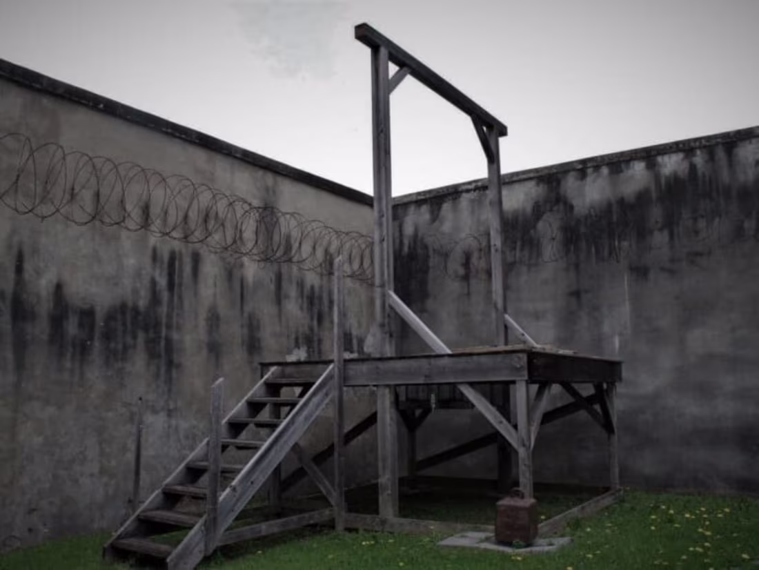 Cover image for Spirits roam at the old L’Orignal Jail