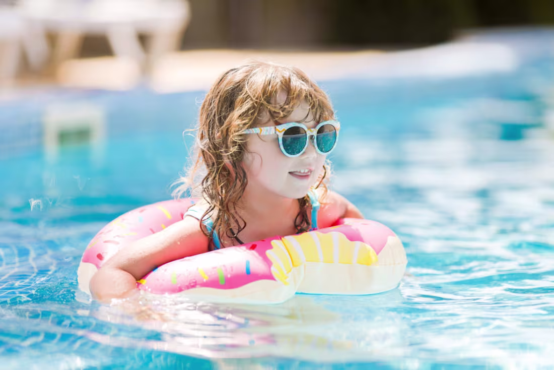 Cover image for Nothing brings families and friends