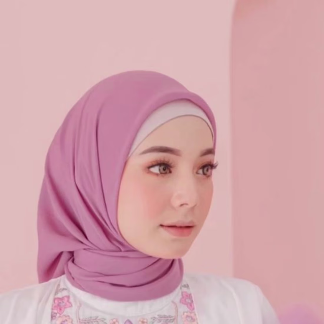 Cover image for Hijab Ukhtii on Instagram: “Hijab bella square warna hazelnut m…