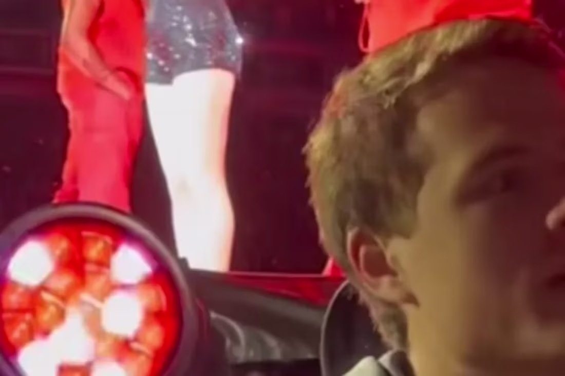 Cover image for Gagal Mendapat Tiket Konser Taylor Swift, Seorang Fans Rela Jad…