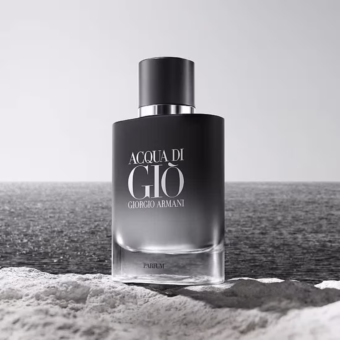 Cover image for Top 10 Men's Fragrances for All Year Round Usage - Smell Good