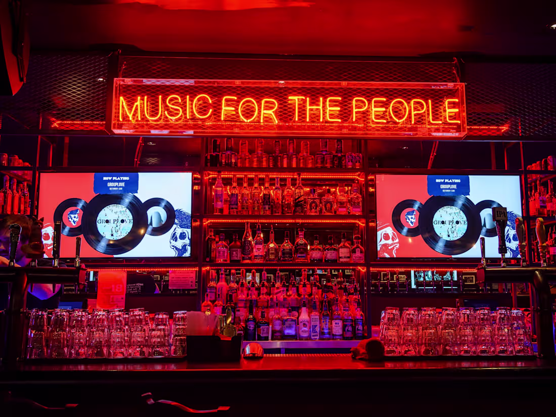 Cover image for VINYL: A Look Beneath the Surface