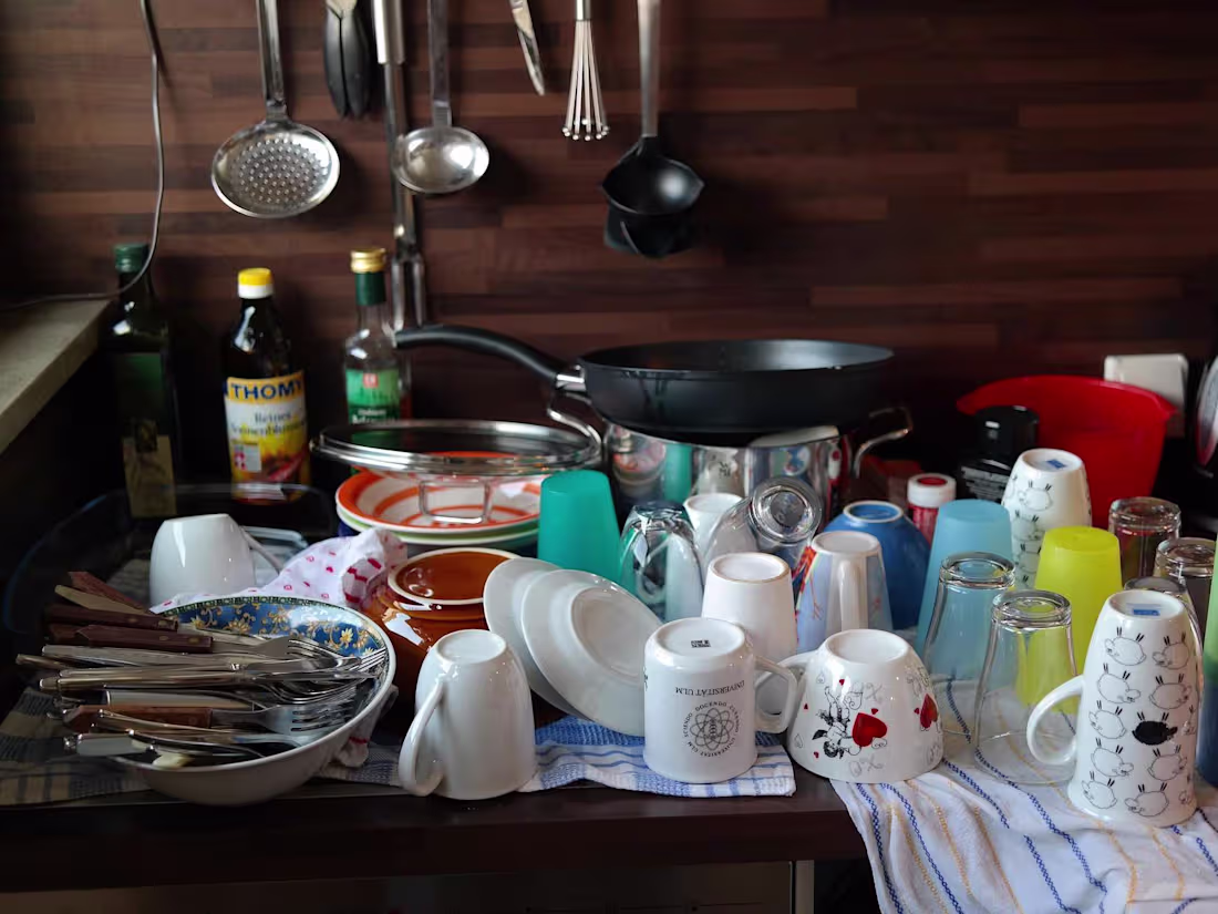 Cover image for Sorting Your Parent's Stuff After They Die. 