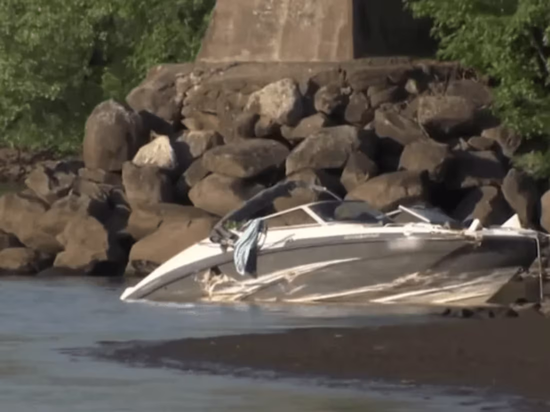 Cover image for Tweed River Boating Accident: Survival and Loss