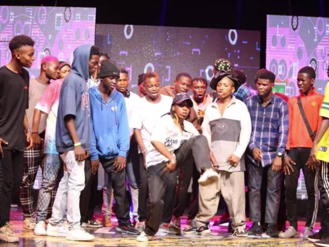 Cover image for Promo_Video_DanceLiveS2.mp4