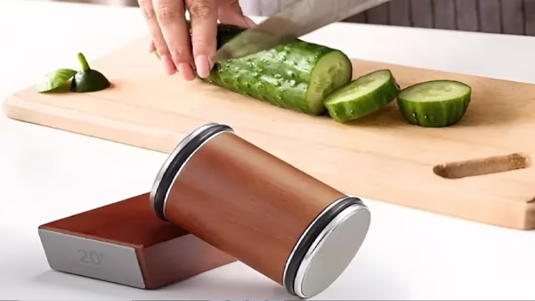 Cover image for Qinux Bladeon—it's integral to the device's core philosophy....