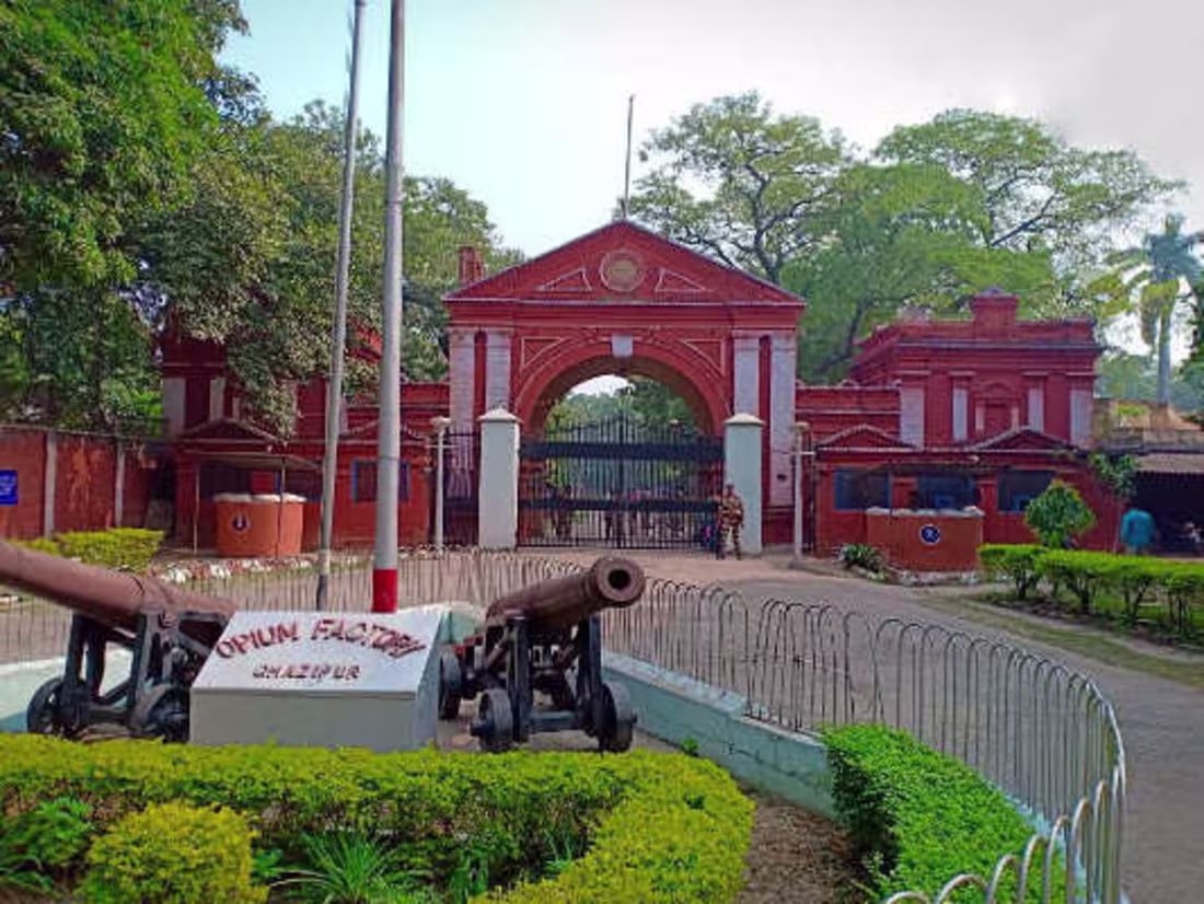 Cover image for Varanasi to Ghazipur Cab